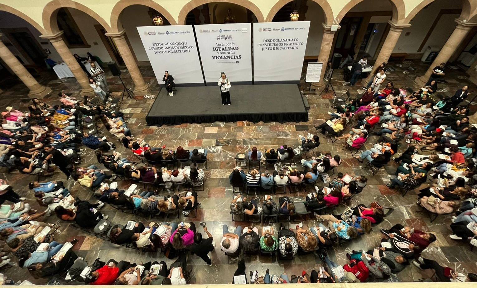 León abraza y avanza con las mujeres por la igualdad y contra las violencias