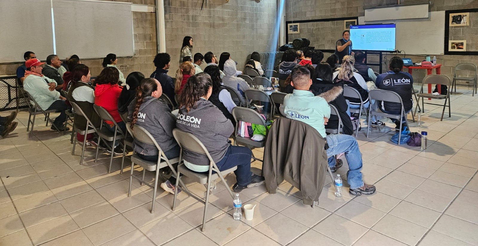 León apuesta por un servicio público que escucha, entiende y acompaña a las Mujeres